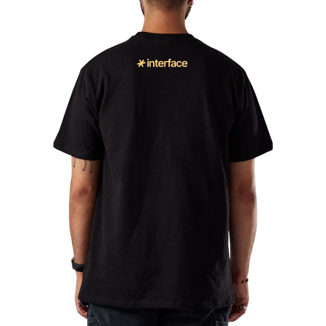 T-shirt jaune sur noir