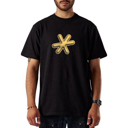 T-shirt jaune sur noir